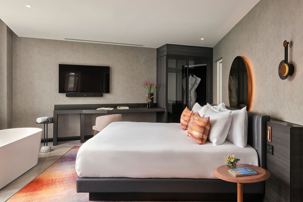 W Edinburgh - Image 4