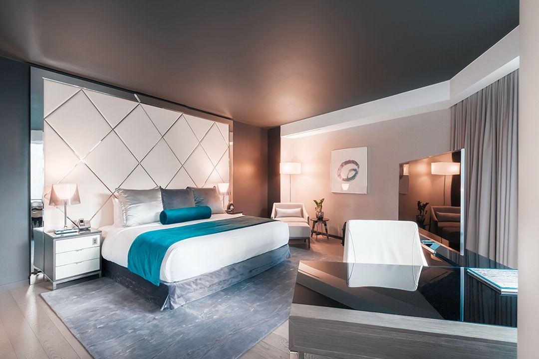 Paradox Hotel Vancouver - Image 2