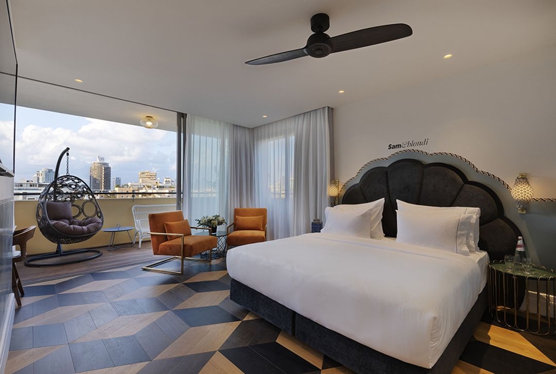 Sam & Blondi - Image 2