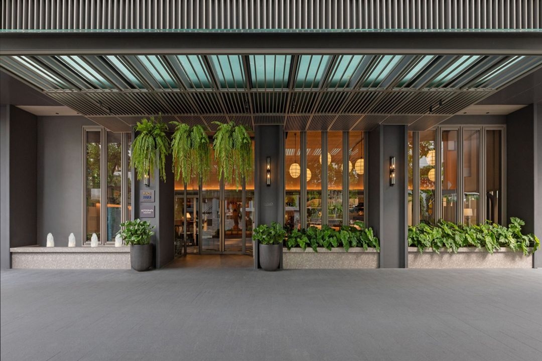 Madi Paidi Bangkok, Autograph Collection - Image 1